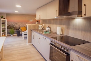 Fridge, microwave, oven, stovetop - Holiday apartment at Greetsieler Tief (Krummhörn)