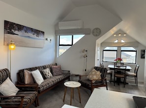 Smart TV, books, stereo - Central, Architecturally Exquisite, 3 bedroom Apartment -Palmerston North. (Palmerston North)