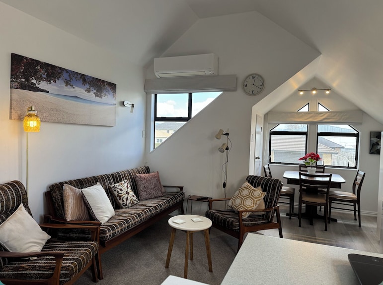 Central, Architecturally Exquisite, 3 Bedroom Apartment -Palmerston North. - Palmerston North