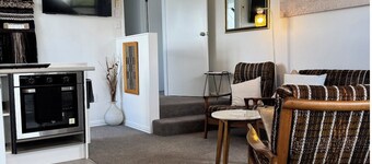 Central, Architecturally Exquisite, 3 bedroom Apartment -Palmerston North.