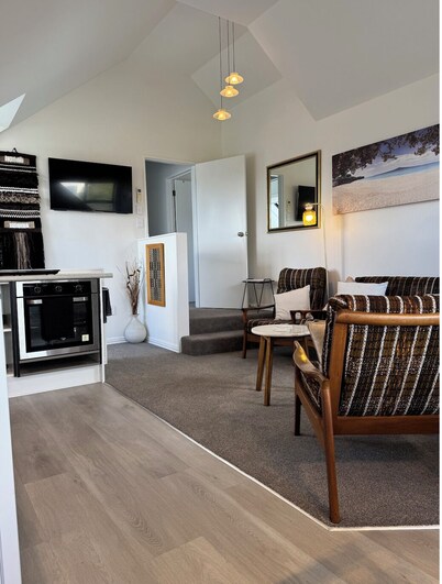 Central, Architecturally Exquisite, 3 bedroom Apartment -Palmerston North.