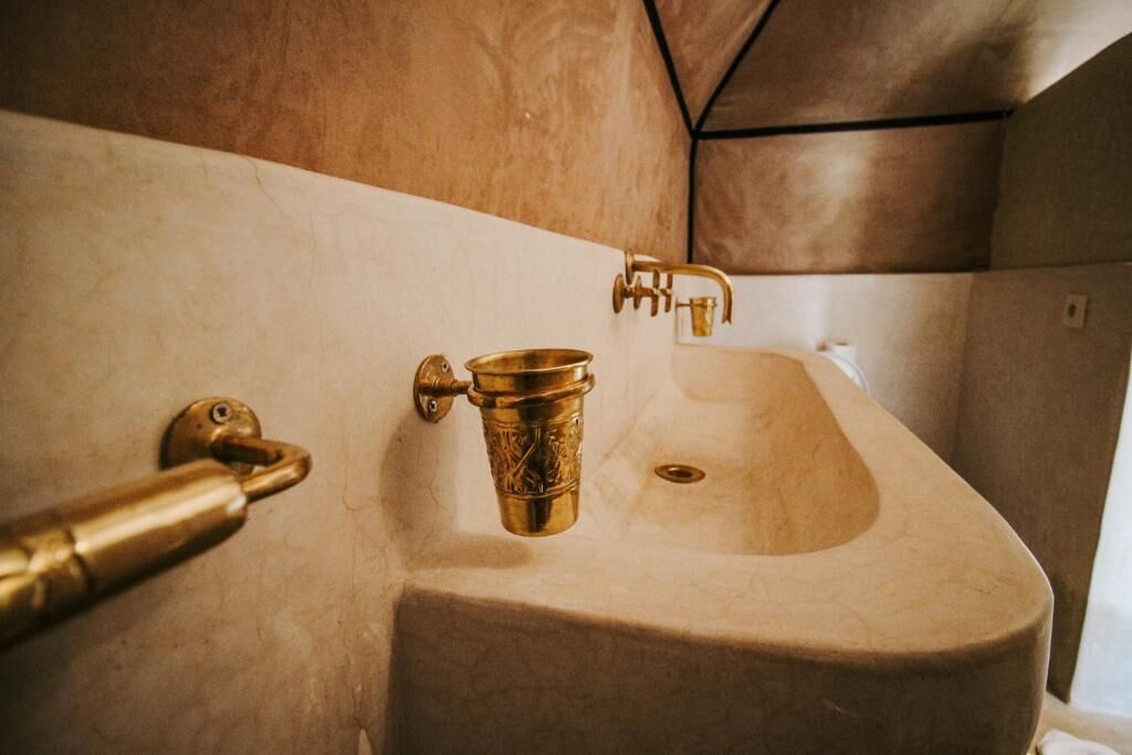 Standaard tent | Badkamer | Gratis toiletartikelen, een haardroger, handdoeken, zeep