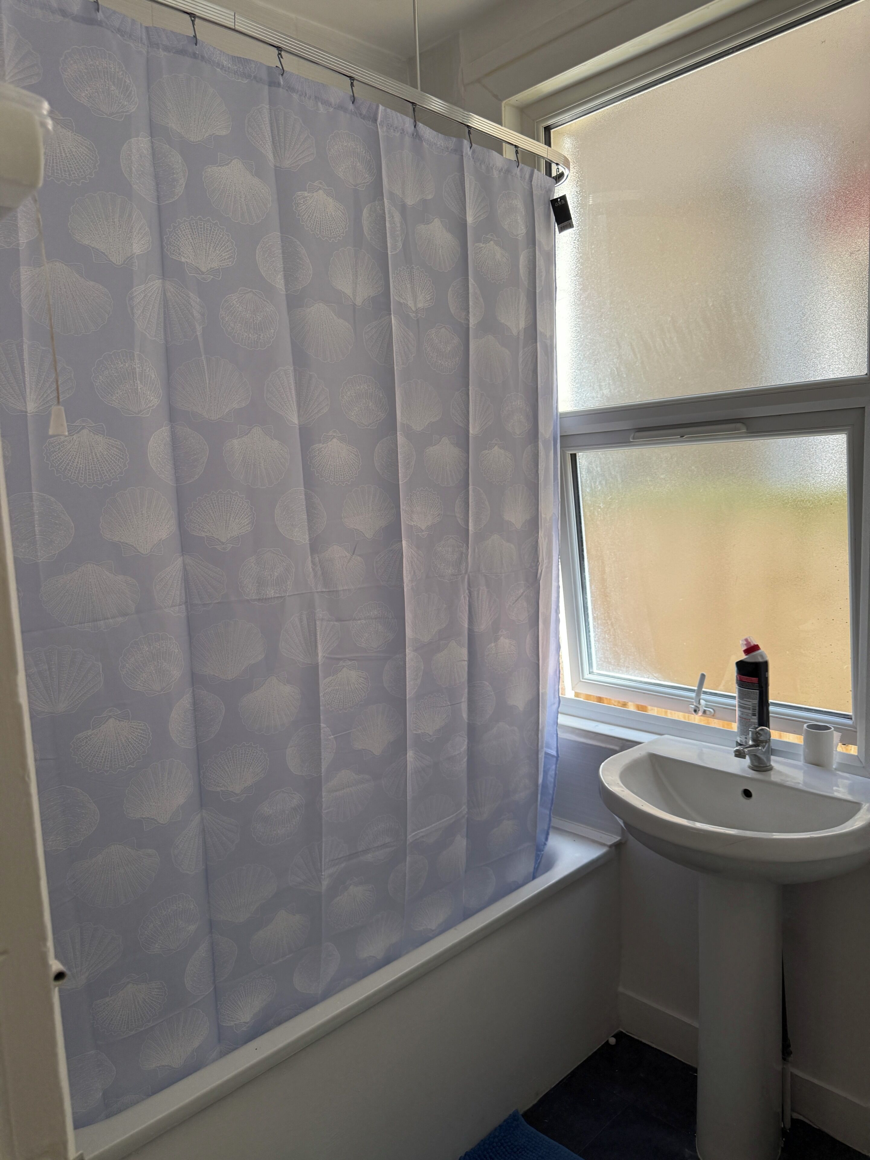 Comfort-Doppelzimmer | Badezimmer | Handtücher, Seife, Toilettenpapier