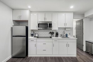冰箱、微波炉、炉灶、茶具/咖啡用具
