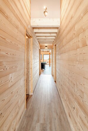 Interior - Chalet Quiétude, Jacuzzi, Movie Theater, 17 Beds, 5 Showers (Font-Romeu)