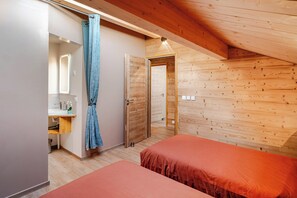 5 bedrooms, desk, iron/ironing board, travel crib - Chalet Quiétude, Hot Tub, Movie Theater, 17 beds, 6 bathrooms (Font-Romeu)