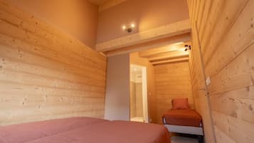 5 bedrooms, iron/ironing board, travel crib, WiFi