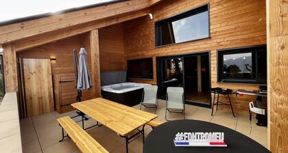 Quiétude Chalet • New 2026 • 17 people • Spa & Movie Theater