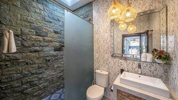 Shower, towels, soap, shampoo
