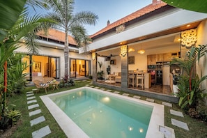 Outdoor dining - Villa Monik Seminyak (Badung)