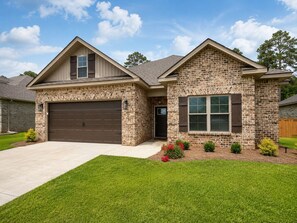 Exterior - Beautiful New Build | 3BR | Family Friendly (Kathleen)