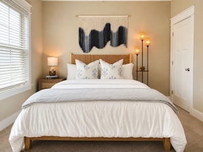 3 bedrooms, desk, iron/ironing board, WiFi (free) - Beautiful New Build | 3BR | Family Friendly (Kathleen)