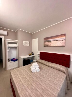 Comfort-Doppelzimmer | Zimmersafe, Schreibtisch, Verdunkelungsvorhänge, kostenloses WLAN