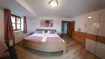 1 Schlafzimmer, Reisekinderbett, kostenloses WLAN, Bettwäsche
