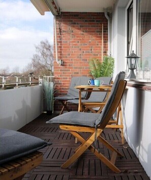 Outdoor dining - Holiday apartment with 2 bedrooms (Wilhlemshaven)