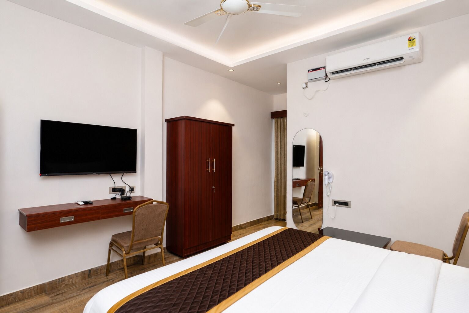 Habitación doble Deluxe | Escritorio, wifi gratis y ropa de cama 