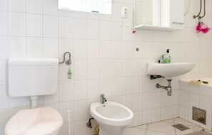 Shower - Beautiful apartment in Jesenice (Dugi Rat) (Jesenice (Dugi Rat))