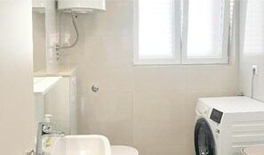 Shower, hair dryer - Amazing apartment in Makarska with WiFi (Makarska)
