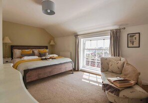 3 bedrooms, bed sheets - Roseworth Cottage Sleeps 6 & Bistro Patio (Whitby)
