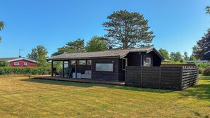 Exterior - Stunning home in Kirke Hyllinge with WiFi (Kirke Hyllinge)