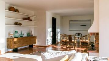 Family Villa, Private Pool, Garden View | Living area