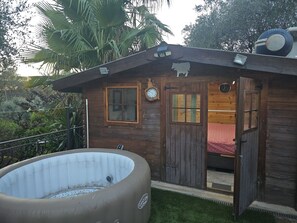 Outdoor spa tub - Vrbo Property (Roquefort-les-Pins)