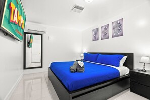 1 bedroom, desk, WiFi, bed sheets - Cozy Apt, King Bed + Huge TV, Near TPA & Stadium (Tampa)