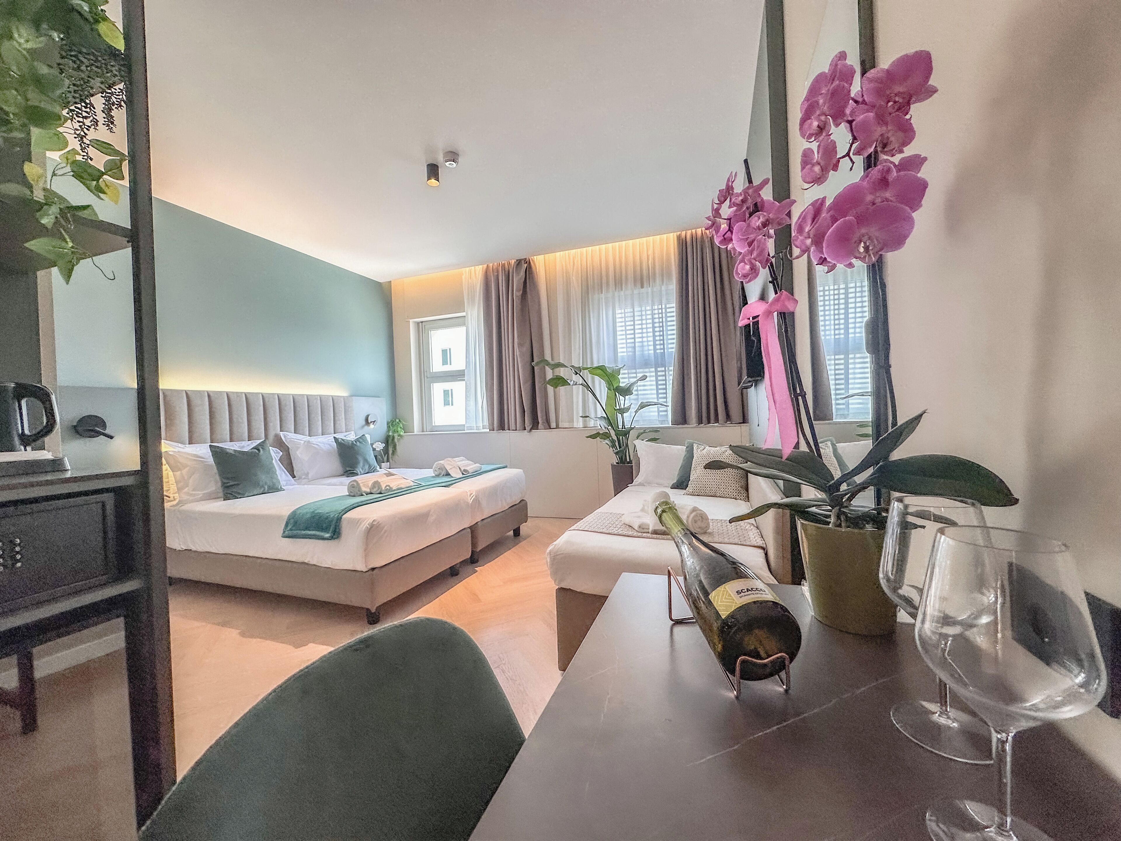Down duvets, in-room safe, desk, blackout curtains