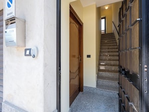 A hallway with a door, a staircase, and a mailbox. - Vacation home Velina by Interhome (Alba)