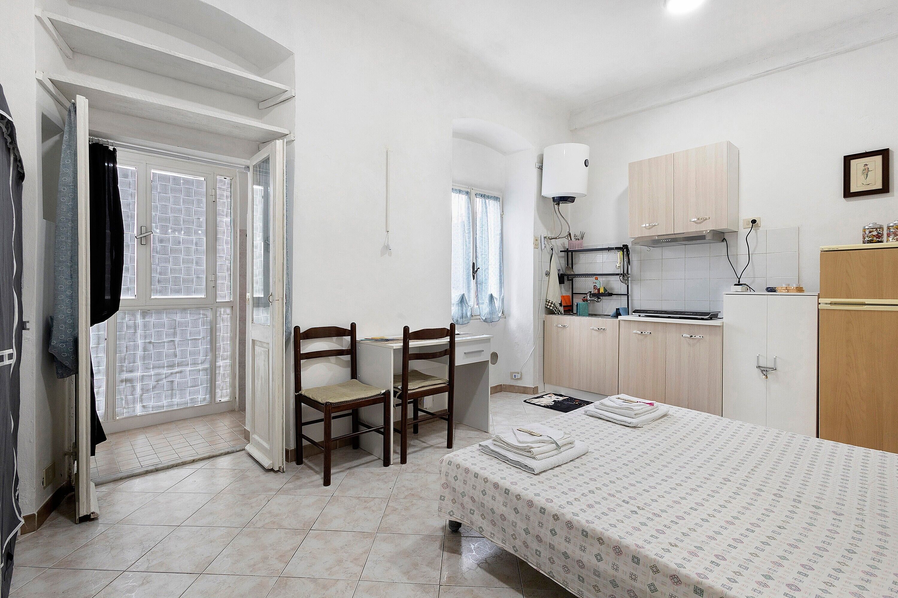 Iron/ironing board, WiFi, bed sheets