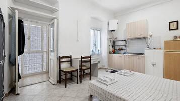 Iron/ironing board, WiFi, bed sheets