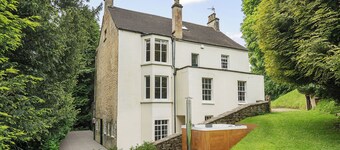 Newly refurbished grand Victorian residence in the Cotswolds sleeping up to 21 across 7 bedrooms, with woodfired hot tub and fire pit. Period elegance meets contemporary comfort in the wooded Toadsmoor Valley, perfect for groups and gatherings.