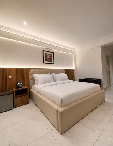 Bruce Palace Hotel