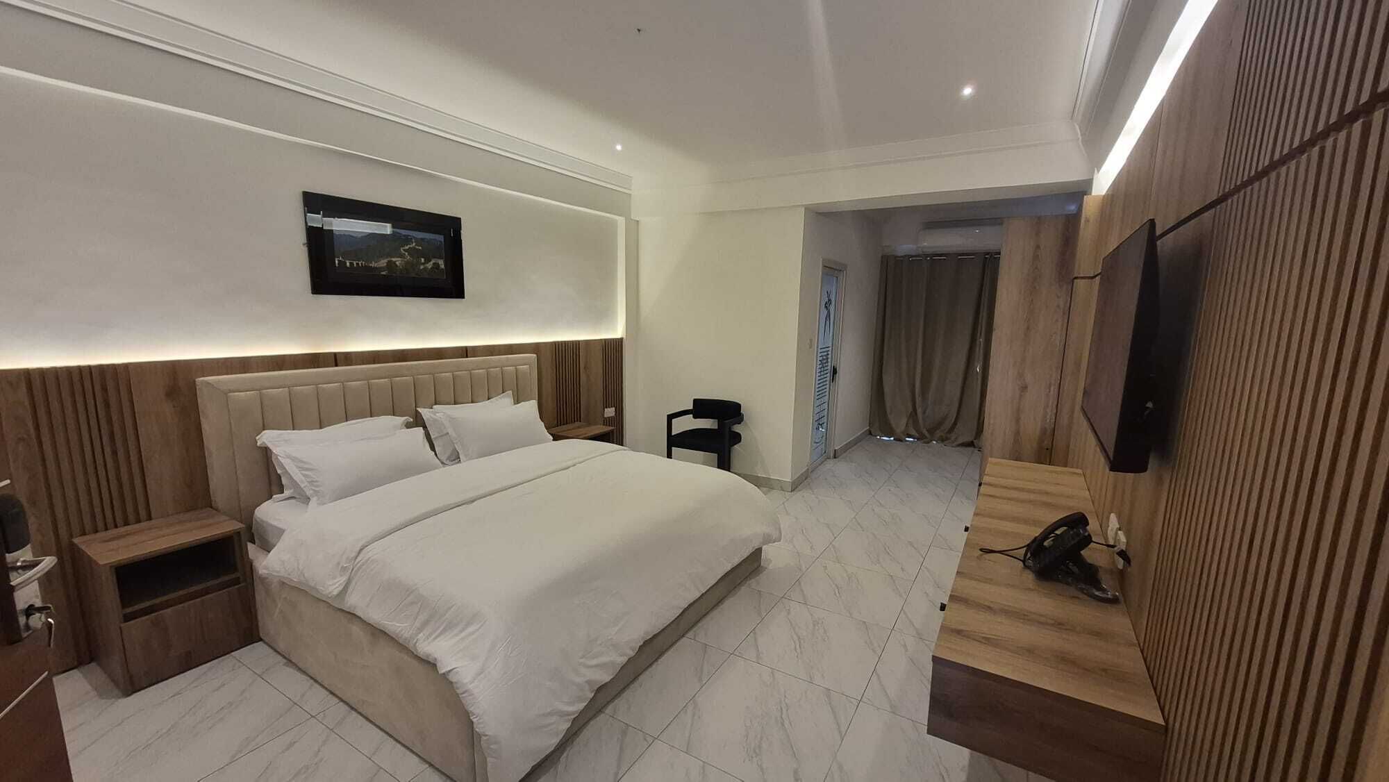 Habitación doble de lujo, balcón | Escritorio y espacio para trabajar con laptop 