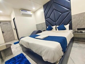 Deluxe Double Room, City View | Laptop workspace, free WiFi