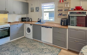 Coffee/tea maker, fridge, microwave, oven - 4 bedroom stunning home in Hals (Hals)