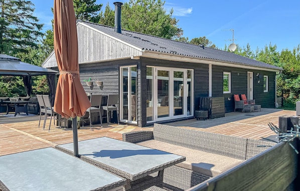 Outdoor dining - 4 bedroom stunning home in Hals (Hals)