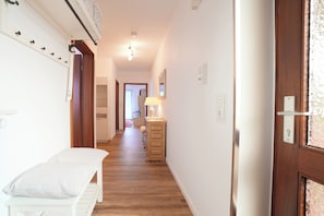 Interior - Hansastrasse Building, Apartment 1 (Scharbeutz)