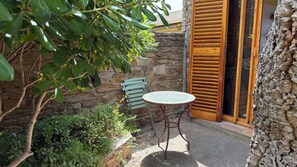 Outdoor dining - Vrbo Property (Bormes-les-Mimosas)
