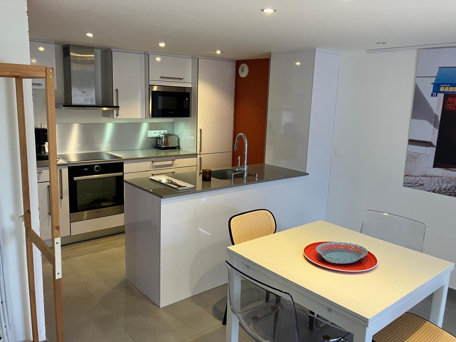 Coffee/tea maker, fridge, microwave, oven