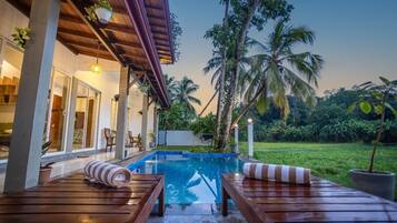 Outdoor pool, sun loungers