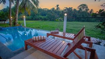 Outdoor pool, pool loungers