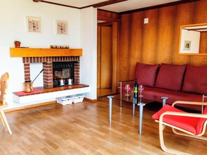 TV, fireplace, DVD player - HasliRent, an dr Egg, (Hasliberg Reuti), by Interhome (Hasliberg)
