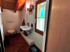 Bathroom - HasliRent, Cosy 2, (Hasliberg Wasserwendi), by Interhome (Hasliberg)