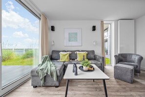 TV, fireplace, stereo - Spacious Apartment with exceptional Sea View and Wellness Area! (Wendtorf)
