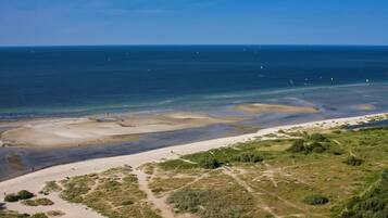 Una spiaggia nelle vicinanze