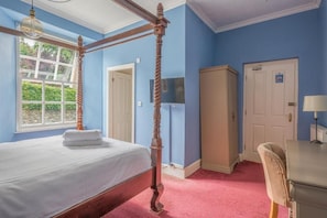 Een strijkplank/strijkijzer, gratis wifi, beddengoed