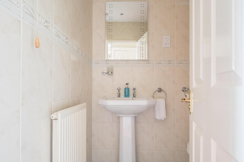 Een douche, een haardroger, handdoeken