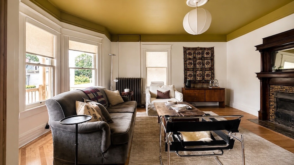 Designer Home, Walk To Warren, Off-street Parking, And 4-bedroom/loft - 허드슨