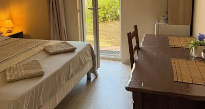 Chambre cosy climatisée & sa salle d’eau privative à 5 min de la mer